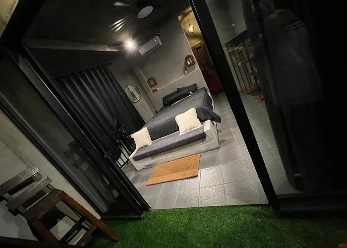 Kubu Black House * Jembrana