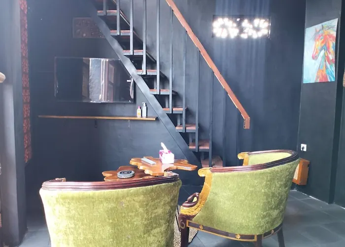 Kubu Black House * Jembrana